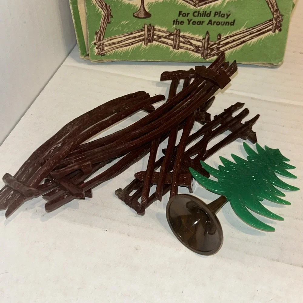 Vintage 1950's‎ Plasticville Bachmann Log Cabin & Rustic Fence Kit No LC-2 D3